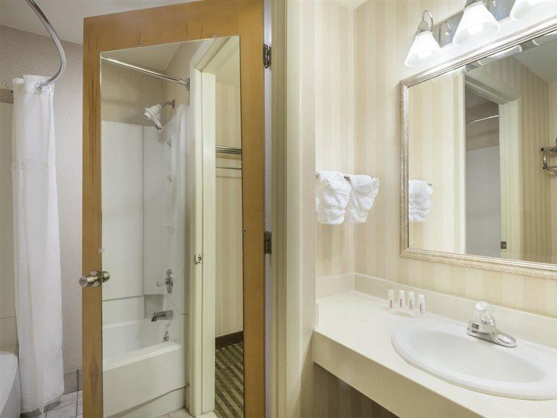 Hotel Ramada By Wyndham Columbus North à Westerville Extérieur photo
