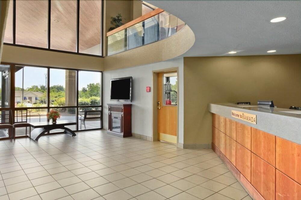 Hotel Ramada By Wyndham Columbus North à Westerville Extérieur photo