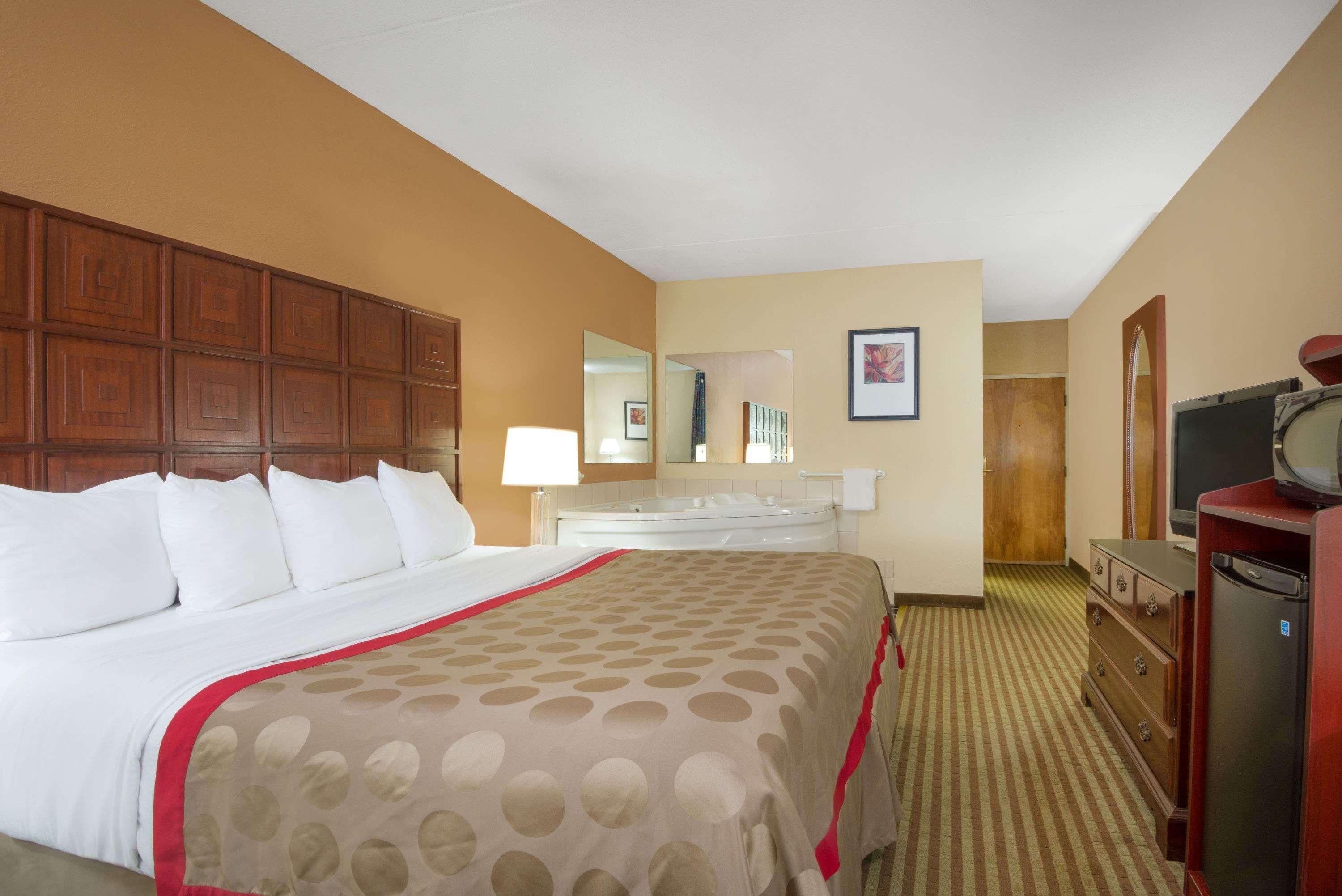 Hotel Ramada By Wyndham Columbus North à Westerville Extérieur photo
