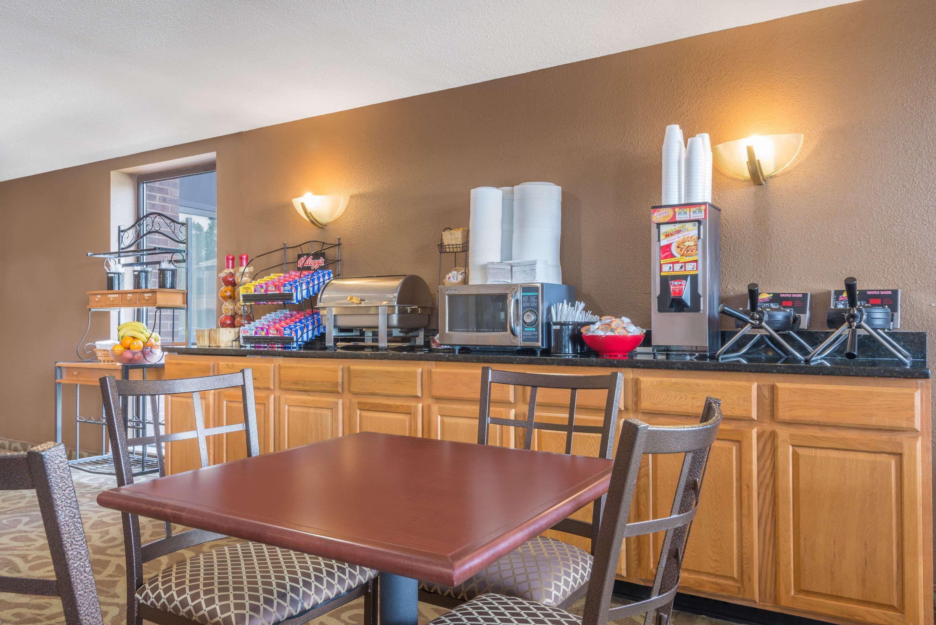 Hotel Ramada By Wyndham Columbus North à Westerville Extérieur photo