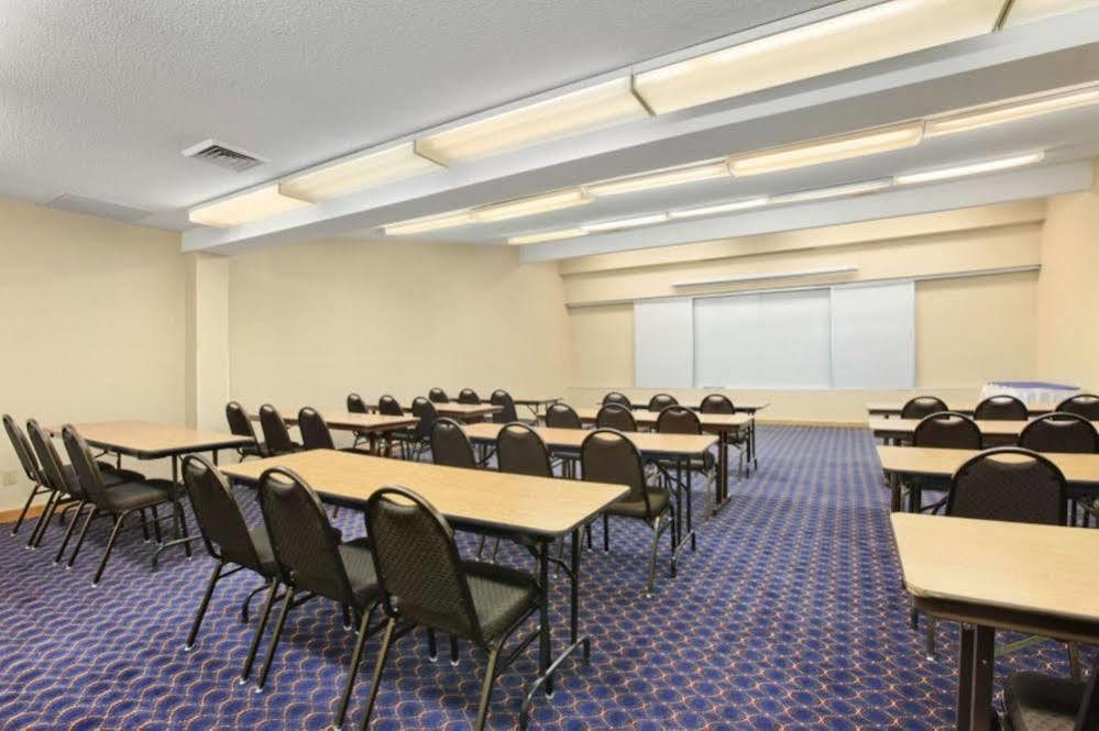 Hotel Ramada By Wyndham Columbus North à Westerville Extérieur photo