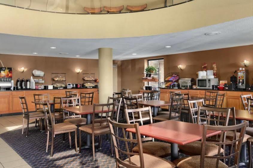 Hotel Ramada By Wyndham Columbus North à Westerville Extérieur photo