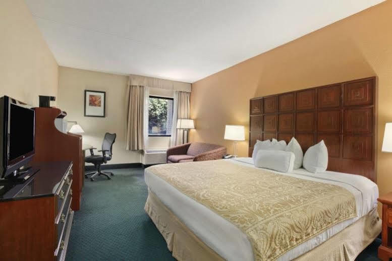 Hotel Ramada By Wyndham Columbus North à Westerville Extérieur photo
